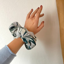 Carica l'immagine nel visualizzatore di Gallery, Big Scrunchies