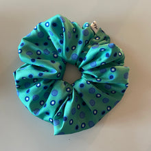 Carica l'immagine nel visualizzatore di Gallery, Big Scrunchie Pois