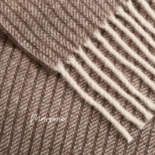 Carica l&#39;immagine nel visualizzatore di Gallery, Cashmere Plaid in lana riciclata (PREORDINE)

