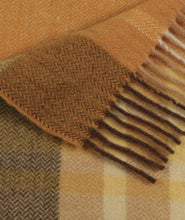 Carica l&#39;immagine nel visualizzatore di Gallery, Tartan Plaid in lana riciclata (PREORDINE)
