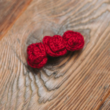 Load image into Gallery viewer, Fermaglio per capelli 3 rose rosse

