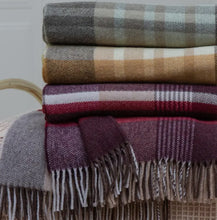 Carica l&#39;immagine nel visualizzatore di Gallery, Tartan Plaid in lana riciclata (PREORDINE)
