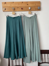 Carica l'immagine nel visualizzatore di Gallery, Gonna pantalone Libera
