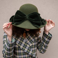 Carica l&#39;immagine nel visualizzatore di Gallery, Cappello Velvet
