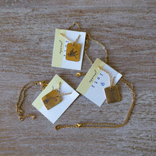 Carica l&#39;immagine nel visualizzatore di Gallery, Collane Talismano Poetico (3 illustrazioni)
