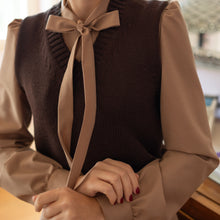 Carica l&#39;immagine nel visualizzatore di Gallery, Gilet Moka
