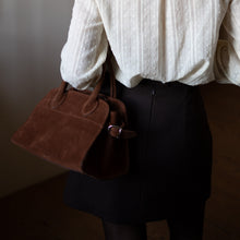 Carica l&#39;immagine nel visualizzatore di Gallery, Borsa Grammofono Suede (2 colori)
