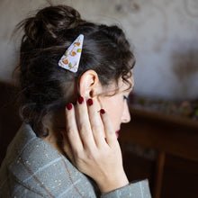 Carica l&#39;immagine nel visualizzatore di Gallery, Mollette per capelli ricamate a mano Grandi
