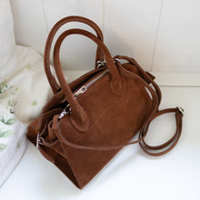 Carica l&#39;immagine nel visualizzatore di Gallery, Borsa Grammofono Suede (2 colori)
