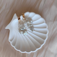 Carica l'immagine nel visualizzatore di Gallery, Orecchini Nerina con perle Keshi
