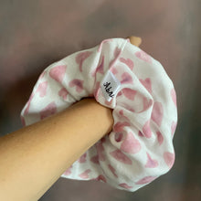 Load image into Gallery viewer, Scrunchie Cuori
