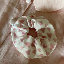 Load image into Gallery viewer, Scrunchie Cuori
